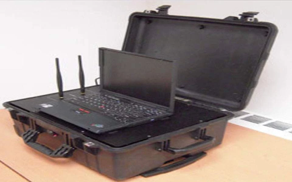 Αναζητώντας το «βαλιτσάκι» δίπλα μας – Εκτεθειμένη η ασφάλεια των τηλεπικοινωνιών και τα προσωπικά δεδομένα πολιτών